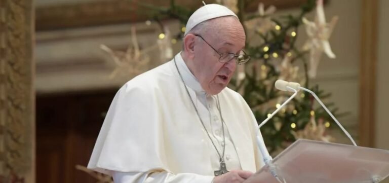 Papa Francisco não conduzirá missas de Ano Novo devido a dor ciática