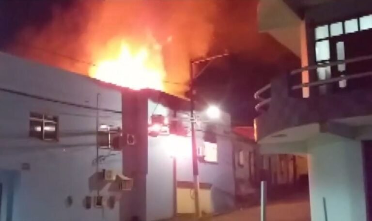 Prédio de prefeitura de São José da Vitória pega fogo no sul da Bahia e polícia suspeita de ex-funcionário