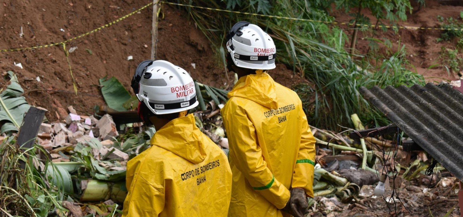 mulher-cai-de-altura-de-sete-metros-em-desabamento-de-laje-no-alto-do