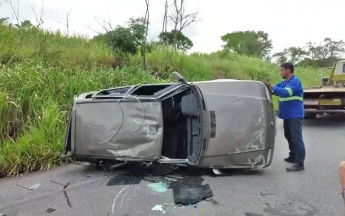 Mulher morre e outras três pessoas ficam feridas após acidente na BR-415, entre Itabuna e Ibicaraí