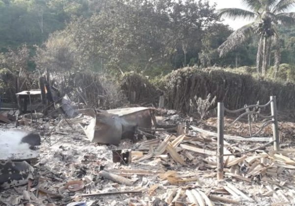 Família perde casa durante incêndio causado por explosão de celular; vídeo