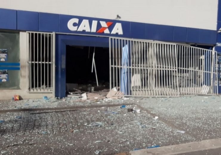Agência bancária é explodida no bairro de Cajazeiras X, em Salvador