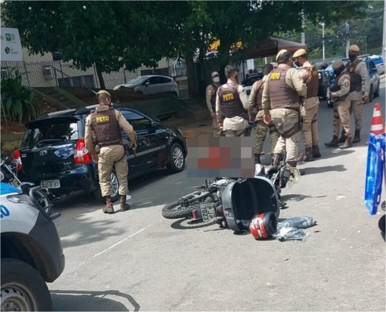 Guarda municipal é morto com pelo menos 10 tiros enquanto pilotava motocicleta na Polêmica, em Salvador