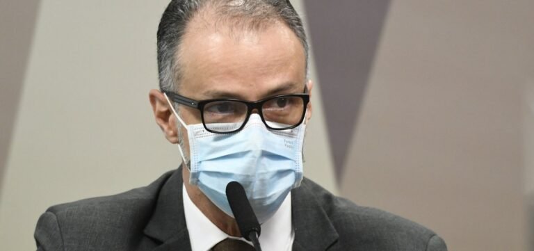 Presidente da Anvisa se diz contra uso da cloroquina e confirma tentativa de mudar a bula do remédio