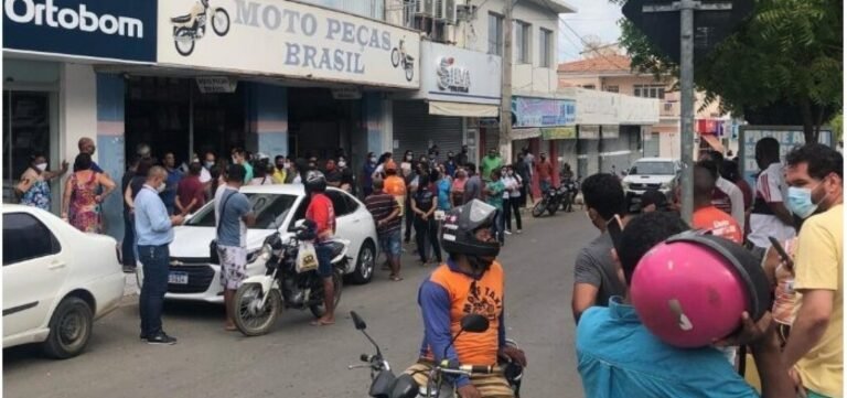 Comerciantes se recusam a cumprir decreto e protestam na região oeste