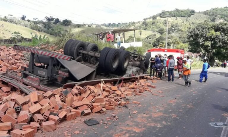 Caminhoneiro que morreu em acidente na ladeira do Ribeirão é identificado