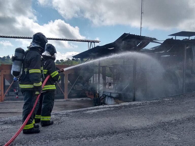 Operário tem 50% queimado após explosão de tanque em usina de asfalto