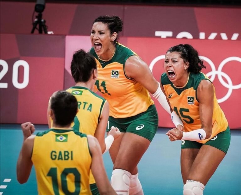 Brasil mostra força, vira sobre a Rússia e vai à semifinal no vôlei feminino