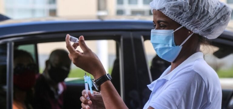 Bahia vacinou 81,7% da população adulta com pelo menos uma dose de vacina contra Covid