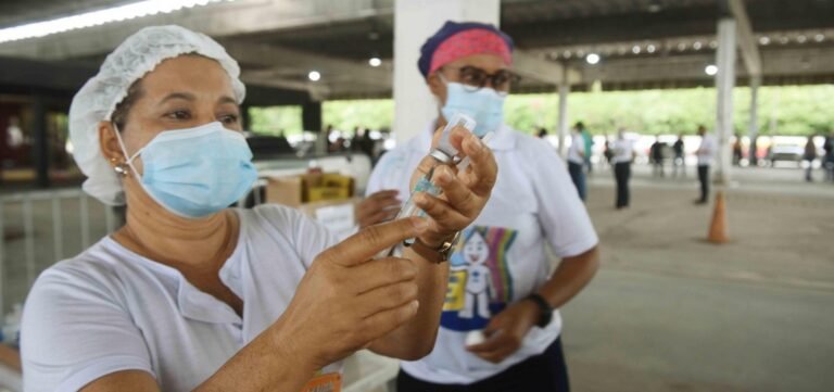 Bahia vacinou 75,2% da população acima de 12 anos com pelo menos uma dose da vacina