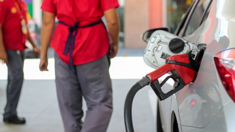 Preço da gasolina sobe pela 7ª semana nos postos do país