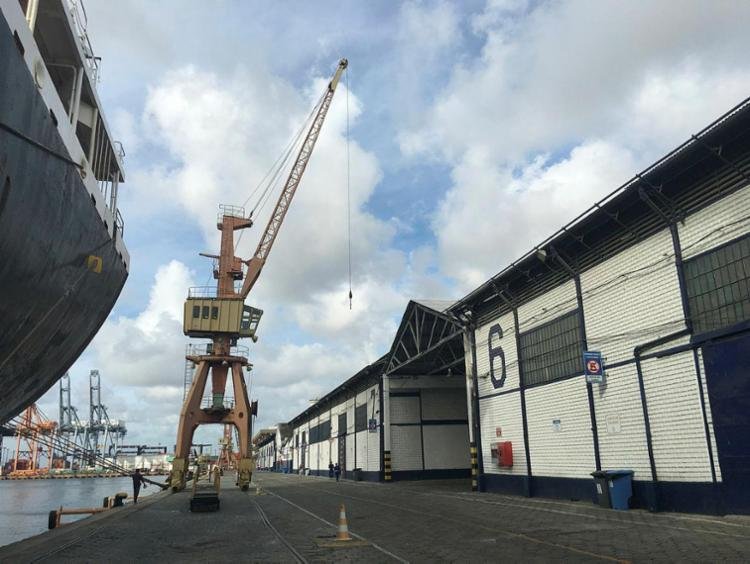 Trabalhador morre esmagado por empilhadeira no Porto de Salvador