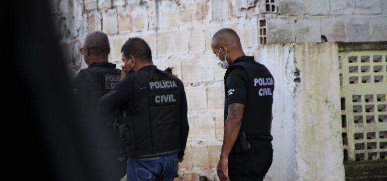 Bandidos invadem casa, matam homem e deixam crianças feridas em Salvador