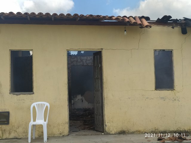 Amargosa: incêndio atinge residência na zona rural