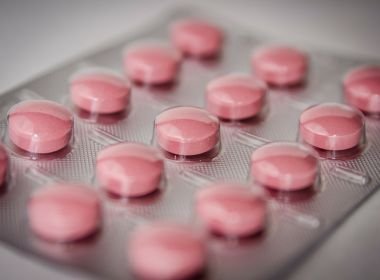 AstraZeneca diz que eficácia de medicamento contra Covid-19 supera 80%