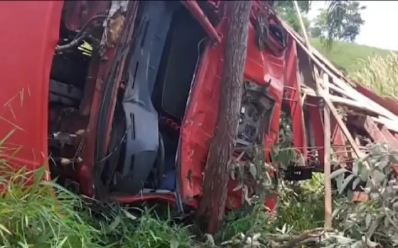 Duas pessoas morrem em acidente com caminhão na Bahia