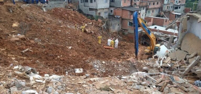 Último corpo é encontrado após deslizamento em Franco da Rocha (SP)
