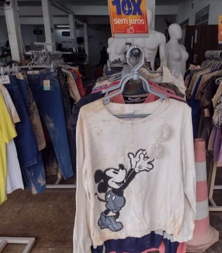 Loja em Brumadinho é notificada por vender roupas com lama