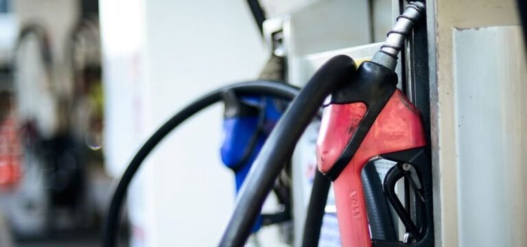 TSE analisa se governo pode reduzir preço da gasolina em ano eleitoral