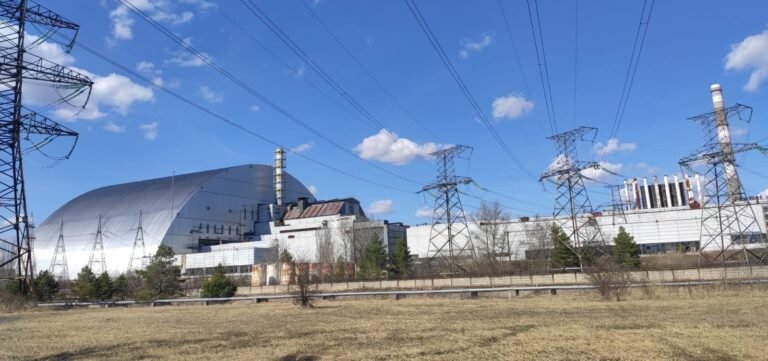 Ucrânia diz que soldados russos roubaram substâncias radioativas de Chernobyl