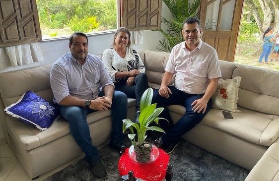 Ao lado de Alan Sanches, deputado Dal visita zona rural de Elísio Medrado