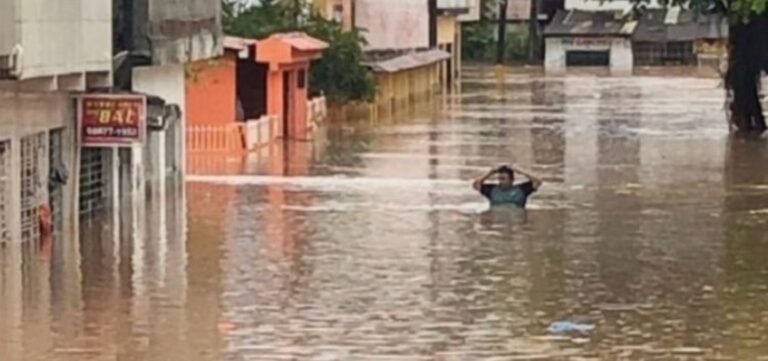 Salvador tem quase o dobro de chuva previsto para abril em apenas 16 dias; capital baiana está com alerta de deslizamentos