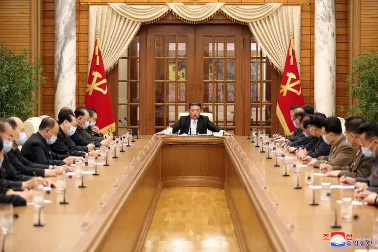 Coreia do Norte divulga pela primeira vez surto de Covid-19￼