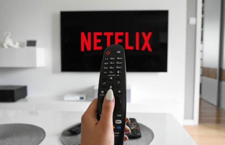 Netflix demite centenas de funcionários após queda nas assinaturas