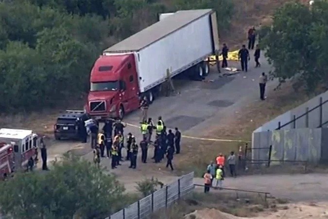 42 pessoas são encontradas mortas dentro de caminhão no Texas