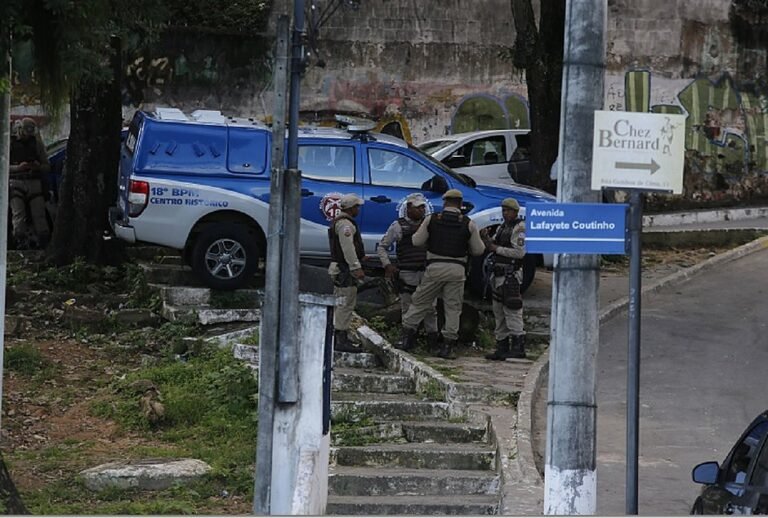 Salvador: busca por bandidos na Gamboa teve policiais, cães, drone e até helicóptero