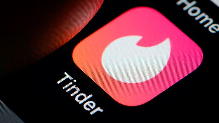 Mulher é condenada por assaltar homens com quem deu “match” do Tinder