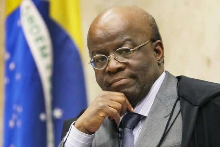 Joaquim Barbosa diz que Forças Armadas devem ficar “quietinhas”