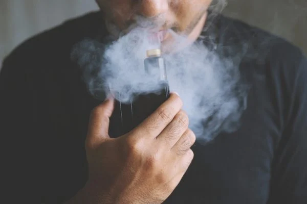 Anvisa mantém proibição da venda de cigarros eletrônicos no Brasil