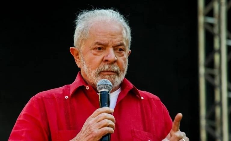 PT oficializa candidatura de Lula à presidência