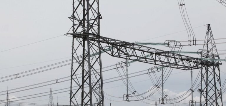 Conta de luz não terá custo adicional em setembro, decide Aneel