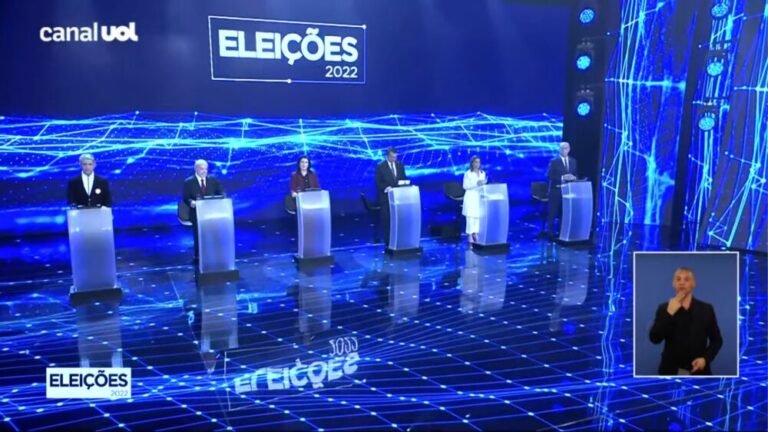 Em clima tenso, Bolsonaro parte para o ataque em debate