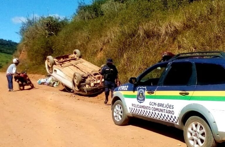 Veículo com cinco ocupantes capota na zona rural de Brejões