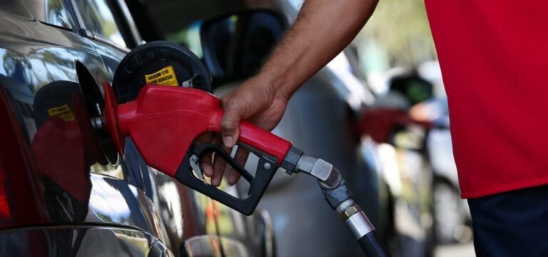 Preços de gasolina e diesel têm queda nos postos, diz ANP