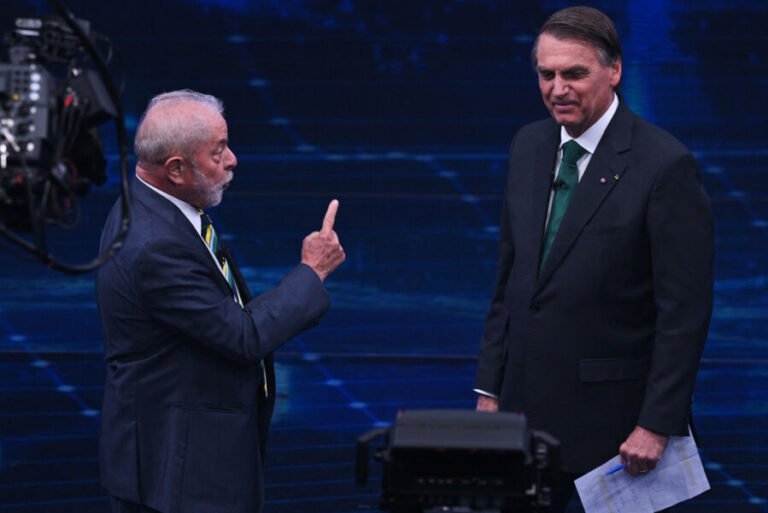 Lula e Bolsonaro trocam acusações em debate