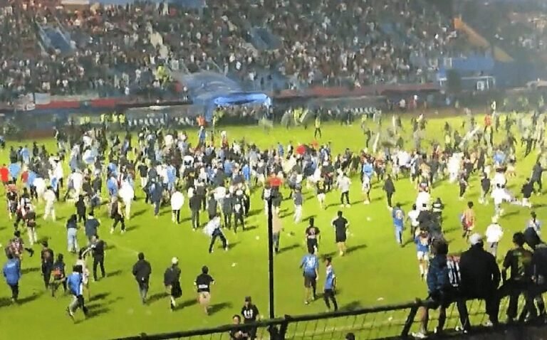 Tragédia em estádio da Indonésia tem 33 crianças entre os mortos