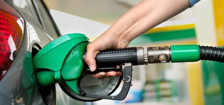 Preço da gasolina sobe pela terceira semana seguida nos postos, diz ANP