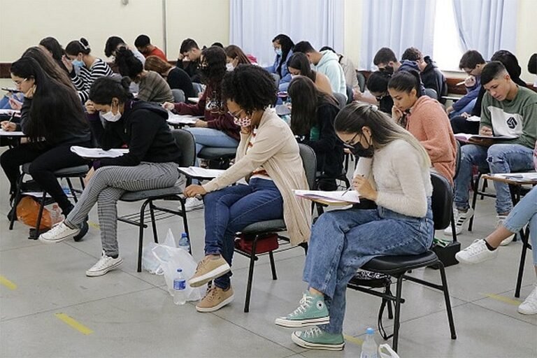 Universidades baianas ofertarão mais de 14 mil vagas no próximo semestre