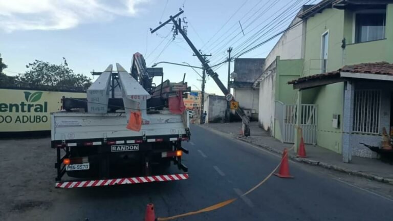 Amargosa: caminhão colide em poste e parte da cidade fica sem energia elétrica