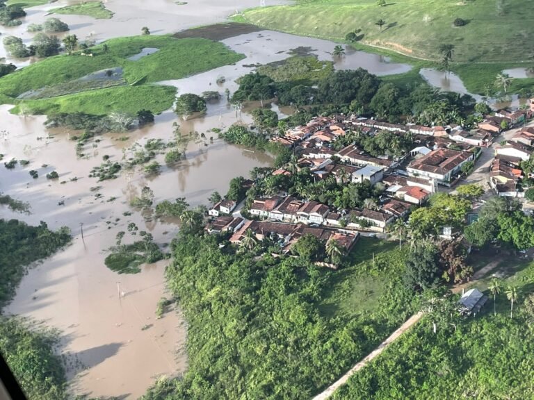 Governo oferece R$ 100 milhões em financiamentos por causa da chuva