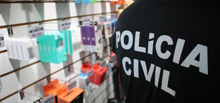 Homem que revendia aparelhos roubados durante carnaval foi preso em loja de manutenção de celulares