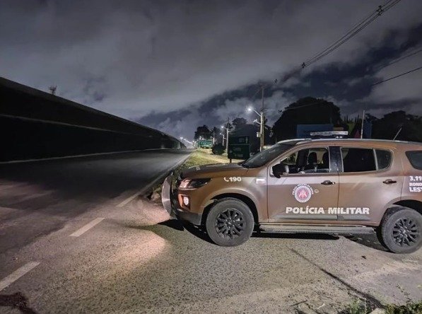 Dois guardas municipais são baleados por suspeitos durante roubo na BA