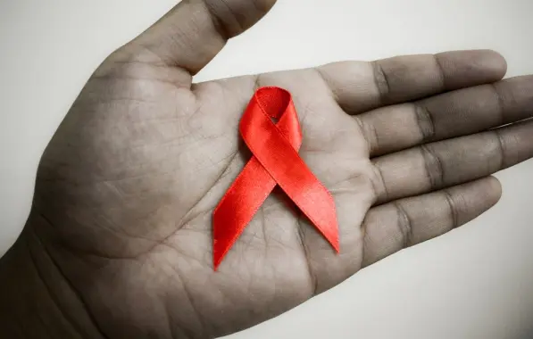HIV: Cientistas anunciam quinto caso de paciente curado após transplante de medula