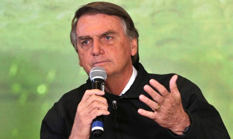 TCU determina que Bolsonaro entregue segundo pacote de joias