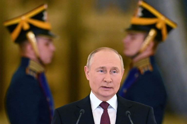 Tribunal Penal Internacional emite ordem de prisão contra Putin