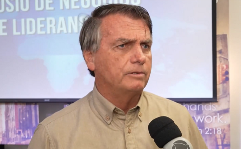 Bolsonaro diz que volta ao Brasil está ‘pré-marcada’ para o dia 30